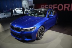 BMW lấp lửng về việc M5 Competition Package sẽ sớm có mặt trên thị trường