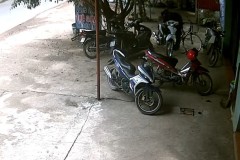 Trộm xe hụt, tên trộm thản nhiên đi vào quán net