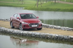 Giá Hyundai Elantra giảm xuống 549 triệu đồng