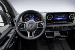 Mercedes-Benz đã tung ảnh chính thức đầu tiên của chiếc Sprinter mới