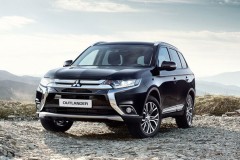 Mitsubishi vừa giới thiệu các phiên bản Outlander 7 chỗ mới, giá từ 983 triệu