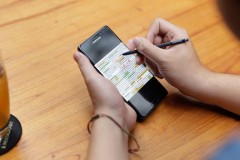 Người trẻ thành công, năng động chọn dùng điện thoại gì?