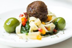 Thịt nhân tạo sẽ tốt hơn cho sức khỏe và môi trường của chúng ta?