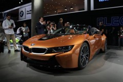BMW vừa giới thiệu phiên bản mui trần của i8 với tên gọi i8 Roadster
