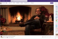 Chỉ có mỗi việc ngồi im trước lò sưởi rồi... stream, cha đẻ Overwatch cũng khiến hàng vạn game thủ theo dõi không rời mắt