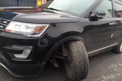 Ford Explorer 2017 tại Việt Nam bất ngờ gãy trục càng khi đang lưu thông
