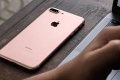 Jony Ive: iPhone 7 Plus như những linh kiện bị ngắt kết nối nằm trong bộ vỏ bình thường