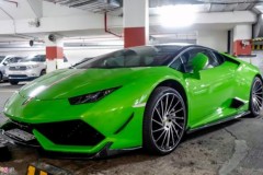Lamborghini Huracan độ ngoại thất RevoZport xuất hiện ở tầng hầm