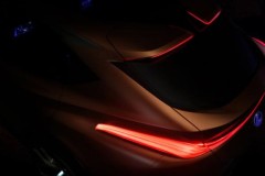 Lexus vừa nhá hàng hình ảnh mẫu concept LF-1 Limitless
