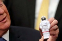 Tổng thống Trump ký sắc lệnh yêu cầu NASA đưa người trở lại Mặt Trăng và cả Sao Hỏa