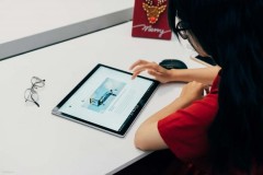 Đánh giá nhanh Surface Book 2: bản lề chắc chắn hơn, cấu hình tốt hơn