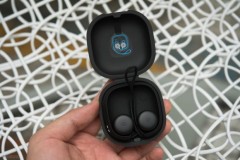 Trên tay và thử dịch tức thời với Google Pixel Buds: vui là chính