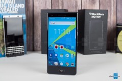Đánh giá thiết kế BlackBerry Motion: Không quá đặc biệt, vẫn đậm chất BlackBerry