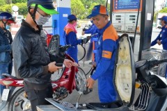 Giá xăng giữ nguyên, giá dầu đồng loạt tăng trong ngày 4/1/2018