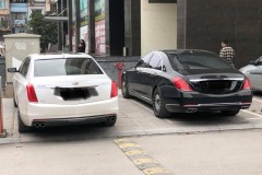 Hà Nội: Gương xe Mercedes-Benz S-Class "không cánh mà bay"