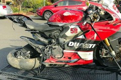 Panigale 899 gặp tai nạn nghiêm trọng do mâm carbon vỡ nát