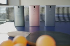 So sánh nhanh Xperia XA2 và XA2 Ultra với các đối thủ tầm trung khác