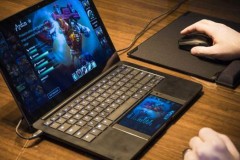 Razer trình diễn khả năng biến Razer Phone thành laptop thông qua Project Linda