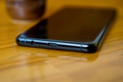 Smartphone Samsung bán ra không còn đi kèm cáp chuyển đổi