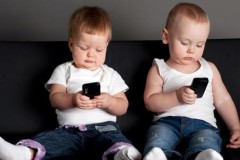 Cổ đông kêu gọi Apple tìm cách hạn chế tình trạng nghiện iPhone của trẻ em