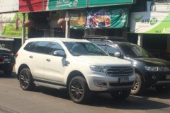 Ford Everest facelift 2018 nude toàn phần tại Thái Lan