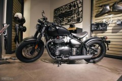 Ngắm Triumph Bonneville Bobber Black với 2 tùy chọn màu sơn, giá từ 594 triệu