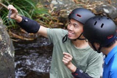 Mang Galaxy A8 và Galaxy A8+ 2018 đi trượt nước và đốt lửa trại