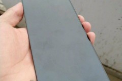 Mặt trước của Vivo X30 rất giống iPhone X với notch tai thỏ ở viền cạnh trên