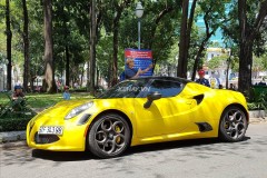 Alfa Romeo 4C Launch Edition độc nhất Việt Nam thay ống xả Akrapovic đi chơi Tết