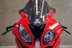 BMW S1000RR Cá mập đỏ hoàn hảo cùng phụ kiện xa xỉ