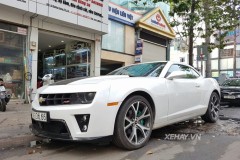 Chevrolet Camaro RS xuất hiện trên đường phố Sài Gòn
