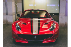 Siêu xe Ferrari F12 TdF rực rỡ trong bộ cánh Rosso Fuoco