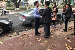 Chuyện "lạ" đầu năm: Bị lái xe say rượu đâm vào đuôi xe, vẫn... vui vẻ bắt tay nhau