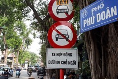 Đề xuất cấm xe hợp đồng dưới 9 chỗ hoạt động trên 11 tuyến phố