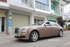 Bắt gặp Rolls-Royce Ghost EWB vàng champagne dạo phố