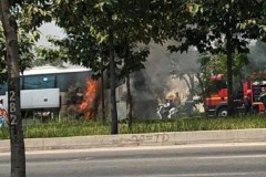 Hàng chục hành khách la hét khi xe khách bốc cháy