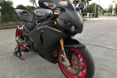 Honda CBR1000RR nâng cấp đầy gợi cảm từ dàn chân móng đỏ