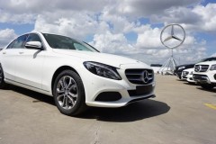 So sánh Mercedes-Benz C200 và BMW 320i phiên bản 2018 tại Việt Nam
