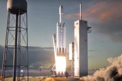 SpaceX chuẩn bị phóng tên lửa Falcon Heavy để đưa chiếc Tesla Roadster vào vũ trụ