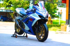 Suzuki GSX-R1000 vẻ đẹp đầy sức hút từ bản độ full option
