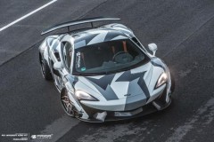 McLaren 570S được trang bị một bộ nâng cấp thân rộng hầm hố