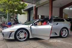 Bắt gặp siêu ngựa Ferrari F430 Spider đang tân trang đón Tết