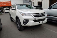 Doanh số của Toyota Fortuner giảm mạnh do khan hàng