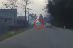 Trẻ nhỏ chơi gần đường quốc lộ: Vấn nạn từ sự bất cẩn