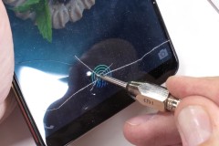 Dù màn hình trầy xước, vân tay dưới màn hình của Vivo X20 Plus UD vẫn hoạt động