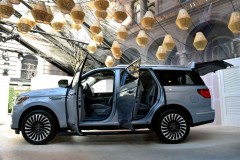 Lincoln Navigator 2018: Xe gia đình sang trọng, rộng rãi và công nghệ cao