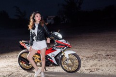 Bóng hồng Bình Định ngây thơ bên chiếc Exciter 150 độ hầm hố