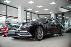 Cận cảnh siêu sang Mercedes-Maybach S450 2018 màu Ruby Black tại Việt Nam