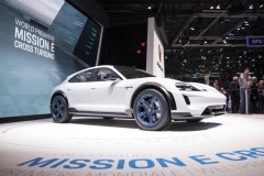 Porsche Mission E Cross Turismo: Thiết kế thiên hướng thuộc dòng CUV