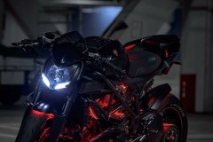 Ducati Streetfighter 848 gã côn đồ đường phố tạo dáng cực ngầu dưới tầng hầm tối đen